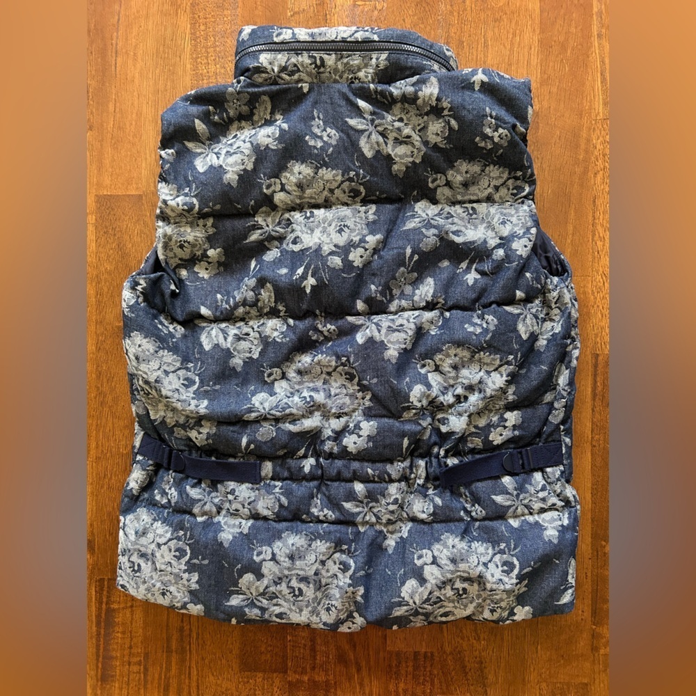 Gap denim floral print ,quilted puffer vest, size small - Picture 6 of 9